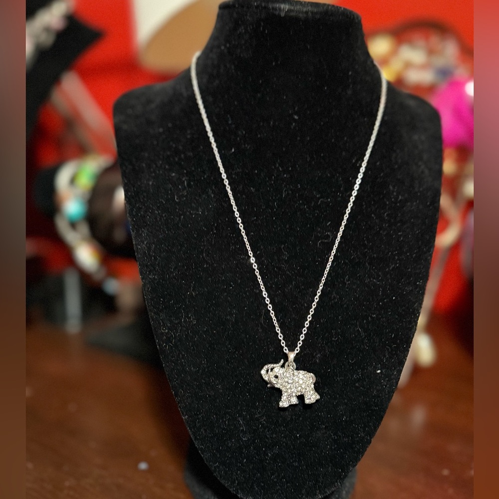 Elegant Silver Elephant Pendant Necklace - Picture 1 of 5